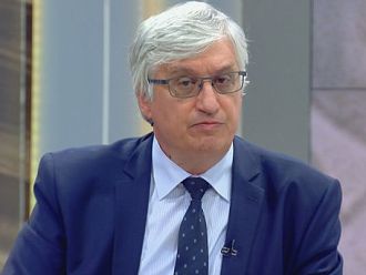 Който и да е новият социален министър, ще му трябва време, за да навлезе в работата