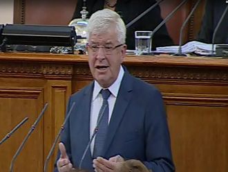 Не един, а два модела за здравния сектор ще предложи Ананиев