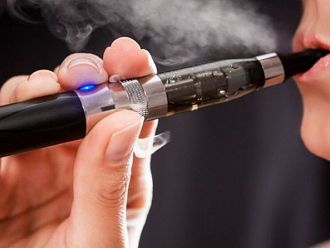 Британската комисия по наука и технологии потвърждава намалената вреда от електронните цигари и продуктите с нагряване на тютюн