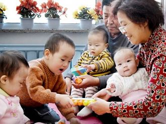 Китай може да отмени 40-годишните ограничения на раждаемостта