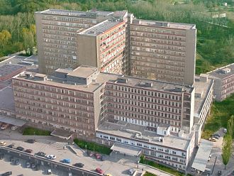 Служители на УМБАЛ Пловдив излагат свои творби