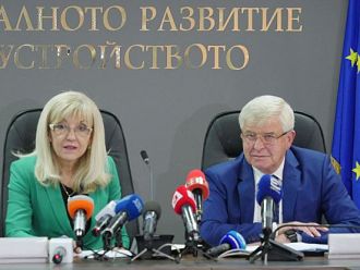 Доставят 280 нови линейки до края на годината