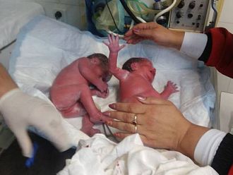 Фелдшерка изроди близначета в линейката