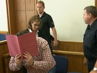 Нилс Хьогел вече е обвинен за смъртта на 100 пациенти