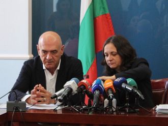 НЗОК ще покрива логистичните разходи за лечението на деца в чужбина