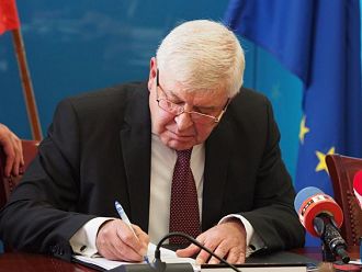 Заплатите в здравеопазването се увеличават средно с над 15%