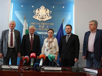 Заплатите в здравеопазването се увеличават средно с над 15%