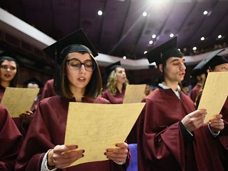 155 лекари от 11 държави се дипломираха в Медицински университет – Варна