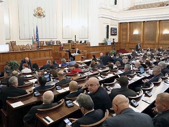 Депутатите удължиха работното си време до 20.00 часа