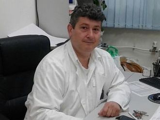 Известен лицево-челюстен хирург стана част от екипа на УМБАЛ Бургас