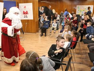 Дядо Коледа раздаде подаръци на оперирани във ВМА деца