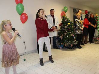 Дядо Коледа, Снежанка и много подаръци за най-малките пациенти на УМБАЛ Бургас