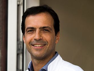 Финансовият ресурс, който отива за лечение в чужбина, трябва да се вложи в България