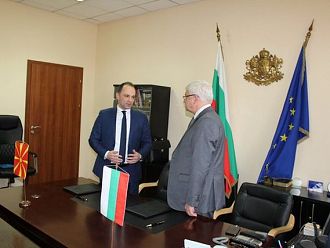 МЗ подписа тригодишен план за сътрудничество с македонското ведомство
