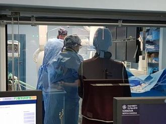 Проф. Монайе и доц Сираков оперираха две деца с тежки артериовенозни малформации