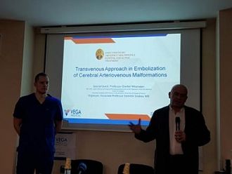 Проф. Монайе и доц Сираков оперираха две деца с тежки артериовенозни малформации