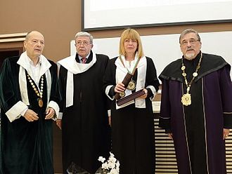 МУ-София удостои кмета Фандъкова с