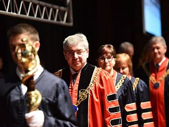 Връчиха дипломите на 63-ма маг.-фармацевти от МУ-Варна