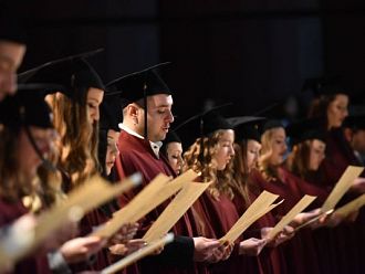 Връчиха дипломите на 63-ма маг.-фармацевти от МУ-Варна