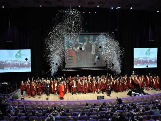 Връчиха дипломите на 63-ма маг.-фармацевти от МУ-Варна