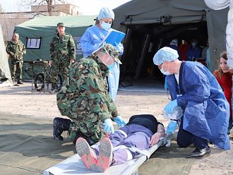 Екипи на ВМА „спасяваха” затрупани хора