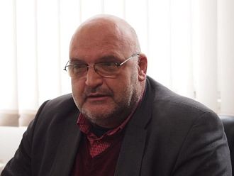 Има много причини населени места да останат без лекари, но липсата на специалност не е сред тях