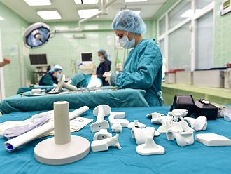 Нов метод на индивидуално колянно протезиране спасява млади и активни пациенти с гонартроза в УМБАЛ „Св. Марина“ - Варна