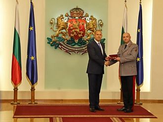 Президентът удостои началника на ВМА с висше офицерско звание „генерал-майор“