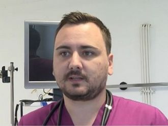 Гледката на детето със 70-сантиметрово острие в главата, беше фрапираща