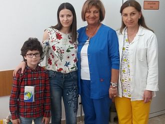 Смолянски ученици дариха инхалатори, термометри и чаршафи на Детско отделение в МБАЛ „Д-р Братан Шукеров“