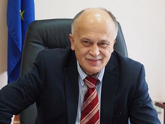 Болниците трябва приоритетно да плащат на медицинските специалисти