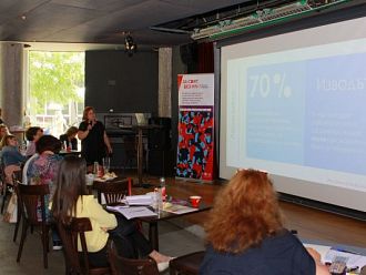 Всеки втори българин се страхува да общува с ХИВ-позитивни